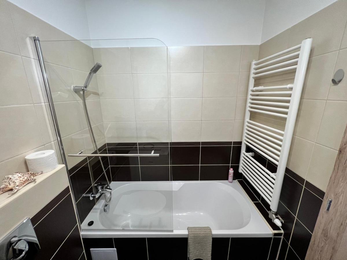Wellness Apartman Siófok Esterno foto